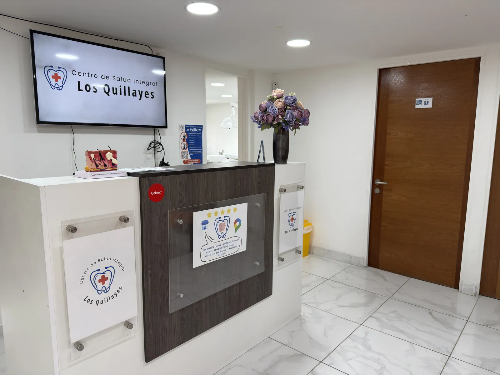 Recepción del Centro de Salud Integral Los Quillayes